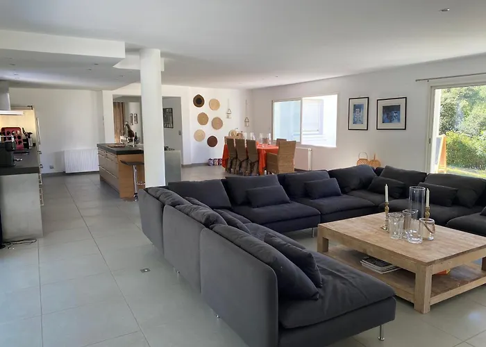 Villa Au Coeur De La Pinede Avec Piscine Privee